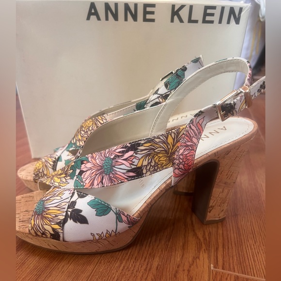 Anne Klein Pauline Floral block heel sandals 8.5 new - Picture 7 of 7